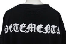 画像をギャラリービューアに読み込む, 極美品 VETEMENTS ヴェトモン 21SS アナーキー ゴシック ロゴ 半袖Ｔシャツ ブラック コットン サイズS UE51TR640B 中古 4c075506 