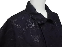 Load image into Gallery viewer, 新品未使用 HERMES エルメス オープンカラーシャツ 開襟シャツ 25SS サイズ50 花柄 総柄 刺繍 ネイビー 中古 4c075535