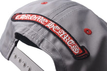 Load image into Gallery viewer, 新品未使用 CHROME HEARTS クロムハーツ GAS STATION KING TACO 3 セメタリ―クロス トラッカーキャップ グレー 中古 4c075541
