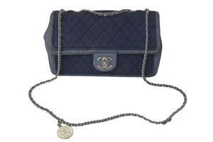 CHANEL シャネル マトラッセ26 ショルダーバッグ 20番台 ブルー ネイビー デニム シルバー金具 美品 中古 4c075560