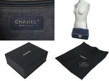 Load image into Gallery viewer, CHANEL シャネル マトラッセ26 ショルダーバッグ 20番台 ブルー ネイビー デニム シルバー金具 美品 中古 4c075560