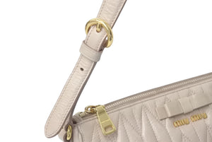 MIUMIU ミュウミュウ ショルダーバッグ ワンショルダーバッグ マテラッセ リボン ベージュ レザー ゴールド金具 美品 中古 4c075645