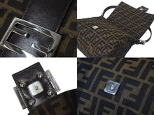 Load image into Gallery viewer, 極美品 FENDI フェンディ マンマバケット ショルダーバッグ ズッカ柄 26325 ブラウン コットンキャンバス レザー シルバー金具 中古 4c075653