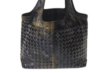 Load image into Gallery viewer, BOTTEGA VENETA ボッテガヴェネタ イントレチャート ハンドバッグ 138749 エナメル レザー ブラック イエロー 美品 中古 4c075691