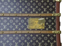 Load image into Gallery viewer, LOUIS VUITTON ルイヴィトン LVノベルティ 2010 ミスフランス M99408 モノグラムウッド トランク型 ペーパーウェイト 美品 中古 4c075715