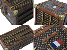 Load image into Gallery viewer, LOUIS VUITTON ルイヴィトン LVノベルティ 2010 ミスフランス M99408 モノグラムウッド トランク型 ペーパーウェイト 美品 中古 4c075715