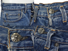画像をギャラリービューアに読み込む, CHROME HEARTS クロムハーツ × Levi&#39;s リーバイス デニムショートパンツ セメタリークロスパッチ レディース 美品 中古 4c075753