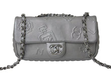 Load image into Gallery viewer, CHANEL シャネル チェーンショルダーバッグ 型押し 19番台 グレー 2014年 ココマーク シルバー金具 美品 中古 4c075852