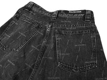 Load image into Gallery viewer, 新品同様 BALENCIAGA バレンシアガ デニムショーツ ハーフパンツ KICK SKATE SHORTS ブラック コットン サイズ25 シルバー金具 中古 4c075903
