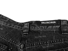 Load image into Gallery viewer, 新品同様 BALENCIAGA バレンシアガ デニムショーツ ハーフパンツ KICK SKATE SHORTS ブラック コットン サイズ25 シルバー金具 中古 4c075903