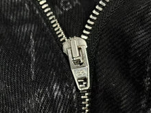 Load image into Gallery viewer, 新品同様 BALENCIAGA バレンシアガ デニムショーツ ハーフパンツ KICK SKATE SHORTS ブラック コットン サイズ25 シルバー金具 中古 4c075903