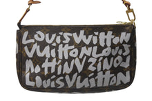 Load image into Gallery viewer, 極美品 LOUIS VUITTON ルイヴィトン ポシェット アクセソワール アクセサーポーチ M92192 モノグラム グラフィティ ホワイト 中古 4c075961