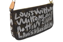 Load image into Gallery viewer, 極美品 LOUIS VUITTON ルイヴィトン ポシェット アクセソワール アクセサーポーチ M92192 モノグラム グラフィティ ホワイト 中古 4c075961