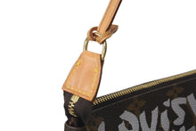 Load image into Gallery viewer, 極美品 LOUIS VUITTON ルイヴィトン ポシェット アクセソワール アクセサーポーチ M92192 モノグラム グラフィティ ホワイト 中古 4c075961