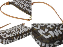 Load image into Gallery viewer, 極美品 LOUIS VUITTON ルイヴィトン ポシェット アクセソワール アクセサーポーチ M92192 モノグラム グラフィティ ホワイト 中古 4c075961