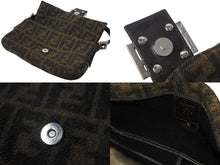 Load image into Gallery viewer, FENDI フェンディ マンマバケット ワンショルダーバッグ ズッカ柄 イタリア製 ウール ブラウン シルバー金具 美品 中古 4c075978
