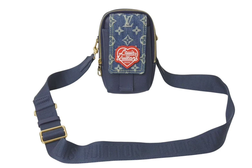 極美品 LOUIS VUITTON ルイ ヴィトン ダブルフォンポーチ NIGOコラボ M81060 モノグラムデニム トリヨンレザー ショルダー 中古 4c075998