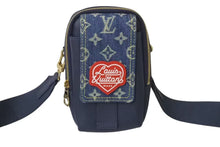 Load image into Gallery viewer, 極美品 LOUIS VUITTON ルイ ヴィトン ダブルフォンポーチ NIGOコラボ M81060 モノグラムデニム トリヨンレザー ショルダー 中古 4c075998