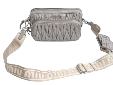 MIUMIU ミュウミュウ ショルダーバッグ ポーチ付き キルティング 5BH199 牛革 ベージュ グレー PELTRO シルバー 美品 中古 4c076169 正規品