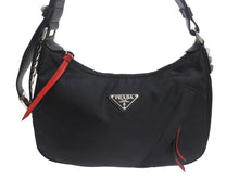 Load image into Gallery viewer, 極美品 PRADA プラダ NEW VELA ショルダーバッグ スタッズ トライアングルロゴ 1BC087 ブラック レッド シルバー金具 中古 4c076186
