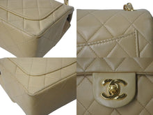 Load image into Gallery viewer, CHANEL シャネル ミニマトラッセ 17 チェーンショルダーバッグ A01115 5番台 ラムスキン ココマーク ベージュ 美品 中古 4c076296