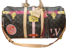 Load image into Gallery viewer, LOUIS VUITTON ルイヴィトン モノグラム サマートランク キーポル バンドリエール50 ボストンバッグ 2018年 M43613 イニシャル入り ブラウン 美品 中古 4c076391