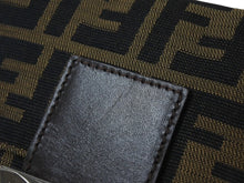 Load image into Gallery viewer, FENDI フェンディ マンマバケット ワンショルダーバッグ 26424 ズッカ柄 ブラウン シルバー金具 美品 中古 4c076408