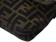 Load image into Gallery viewer, FENDI フェンディ マンマバケット ワンショルダーバッグ 26424 ズッカ柄 ブラウン シルバー金具 美品 中古 4c076408
