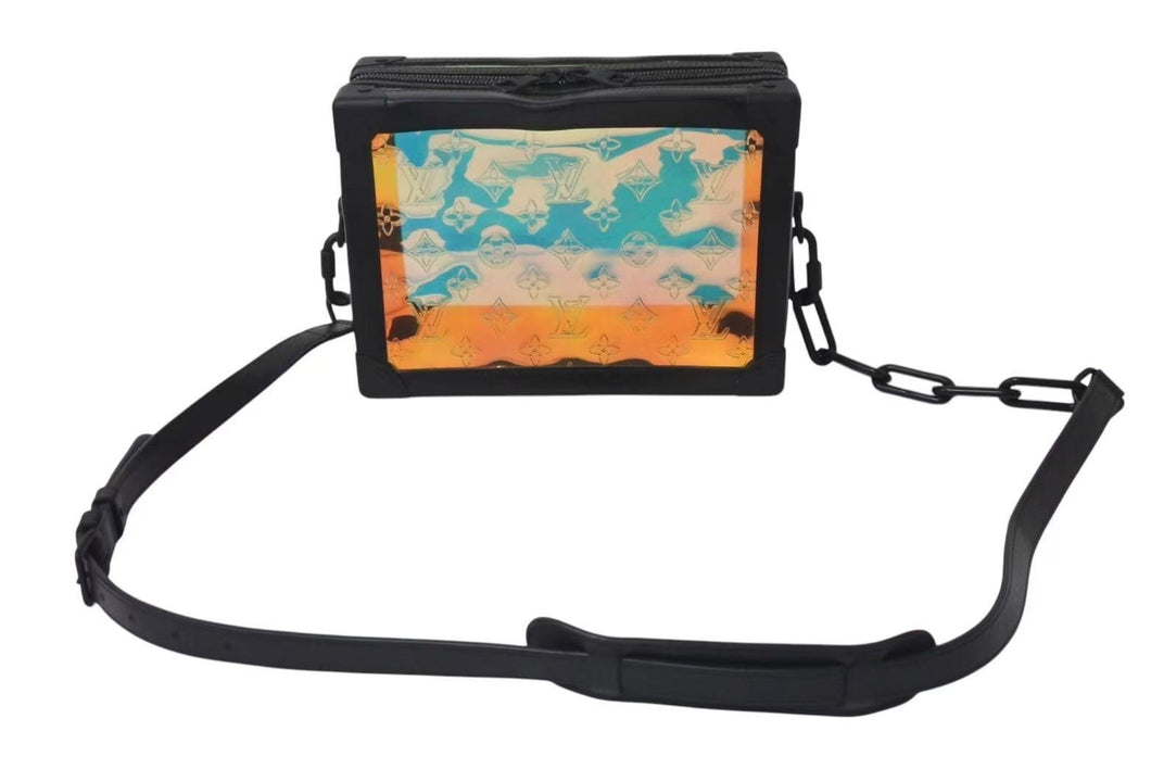 極美品 LOUIS VUITTON ルイヴィトン M55932 モノグラム プリズム ソフトトランク ショルダーバッグ レザー ホログラム ブラック 中古 4c076409