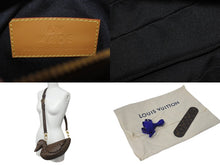 Load image into Gallery viewer, 新品同様 LOUIS VUITTON ルイヴィトン × NIGO ニゴー ダック バッグ ショルダーバッグ M45990 モノグラム アヒル 中古 4c076431