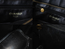 Load image into Gallery viewer, CHANEL シャネル 復刻トートバッグ ハンドバッグ A01804 キャビアスキン 6番台 ブラック ココマーク ロゴ 鞄 ゴールド金具 良品 中古 4c076435