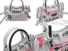 Load image into Gallery viewer, BALENCIAGA バレンシアガ ハンドバッグ グラフィティ クラシックミニシティ ペイント ホワイト マルチカラー レザー 300295 中古 4c076456