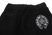 Load image into Gallery viewer, 新品未使用 CHROME HEARTS クロムハーツ スウェットパンツ サイズS ホースシュー サイドロゴ プリント ブラック 中古 4c076531