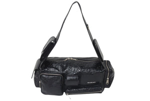 極美品 BALENCIAGA バレンシアガ スーパービジィ スモール スリングバッグ アリーナラムスキン 702167・1000・N527277 ブラック 中古 4c076535