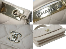 Load image into Gallery viewer, CHANEL シャネル チェーンクラッチ ショルダーバッグ AP4184 ランダム番台 ココマーク キルティング ベージュ 美品 中古 4c076729