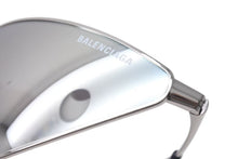 Load image into Gallery viewer, BALENCIAGA バレンシアガ SS24 RAZOR CAT キャットアイ サングラス ミラーレンズ シルバー BB0315S 001 XL 美品 中古 4c076737