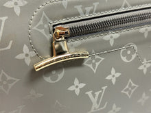 Load image into Gallery viewer, Louis Vuitton ルイヴィトン モノグラム・チタニウム ポシェットコスモス グレー M63240 セカンドバッグ 良品 中古 4c067736