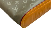 Load image into Gallery viewer, Louis Vuitton ルイヴィトン モノグラム・チタニウム ポシェットコスモス グレー M63240 セカンドバッグ 良品 中古 4c067736