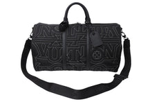Load image into Gallery viewer, LOUIS VUITTON ルイヴィトン キーポルバンドリエール50 ボストンバッグ M21428 LVスノーカプセルコレクション ナイロン レザー 美品 中古 4c069825