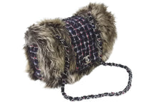 Load image into Gallery viewer, 極美品 CHANEL シャネル ファー ツイード チェーン ショルダーバッグ 14番台 マルチカラー シルバー金具 ココマーク 中古 4c070061