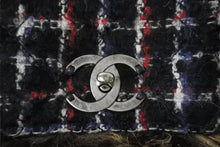 Load image into Gallery viewer, 極美品 CHANEL シャネル ファー ツイード チェーン ショルダーバッグ 14番台 マルチカラー シルバー金具 ココマーク 中古 4c070061