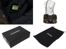 Load image into Gallery viewer, 極美品 CHANEL シャネル ファー ツイード チェーン ショルダーバッグ 14番台 マルチカラー シルバー金具 ココマーク 中古 4c070061