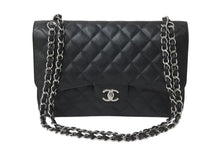 Load image into Gallery viewer, 極美品 CHANEL シャネル マトラッセ30 Wフラップ Wチェーン ショルダーバッグ 18番台 キャビアスキン ブラック シルバー金具 中古 4c070385