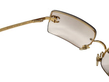 Load image into Gallery viewer, CHANEL シャネル サングラス アイウェア リムレス ココマーク ラインストーン 4104-B メタル ゴールド サイズ62□15 美品 中古 4c071069