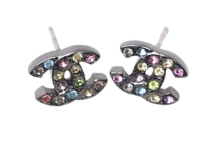 極美品 CHANEL シャネル ココマーク ピアス アクセサリー ラインストーン マルチカラー 05A刻印 1.2g ブラックメタル金具 中古 4c075480