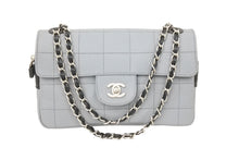 Load image into Gallery viewer, 極美品 CHANEL シャネル スポーツライン ショルダーバッグ マトラッセ キャビアスキン 8番台 グレー シルバー金具 中古 50105