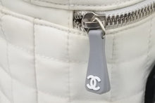 Load image into Gallery viewer, CHANEL シャネル SPORTSLINE スポーツライン ドリンクケース ショルダー ナイロン ホワイト ブラック シルバー 美品 中古 50625