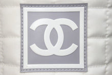 Load image into Gallery viewer, CHANEL シャネル SPORTSLINE スポーツライン ドリンクケース ショルダー ナイロン ホワイト ブラック シルバー 美品 中古 50625
