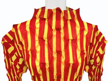 Load image into Gallery viewer, 極美品 ISSEY MIYAKE イッセイミヤケ プリーツ 長袖カットソー IM84-FJ966 サイズM ポリエステル レッド イエロー 中古 4b005083