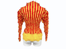 Load image into Gallery viewer, 極美品 ISSEY MIYAKE イッセイミヤケ プリーツ 長袖カットソー IM84-FJ966 サイズM ポリエステル レッド イエロー 中古 4b005083
